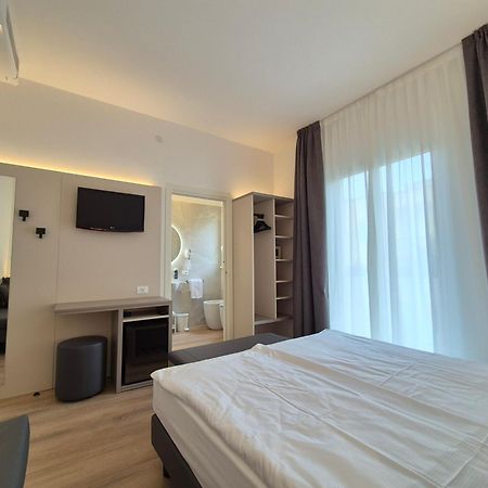 Hotel Delfino Caorle Bagian luar foto