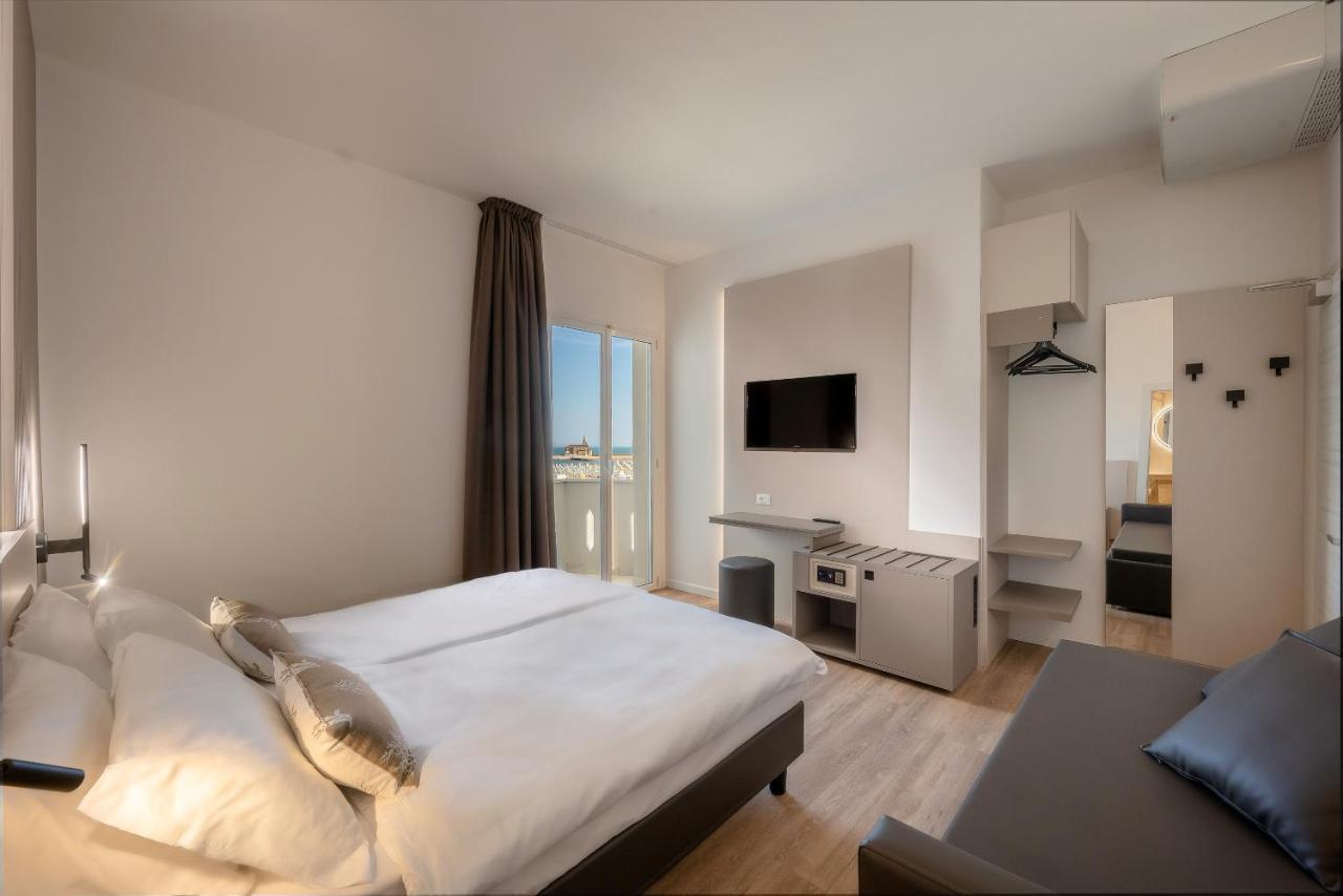 Hotel Delfino Caorle Bagian luar foto