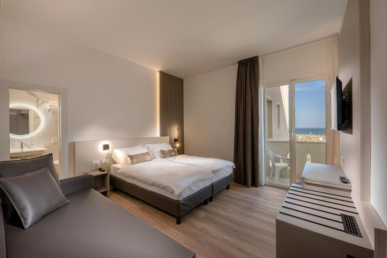 Hotel Delfino Caorle Bagian luar foto