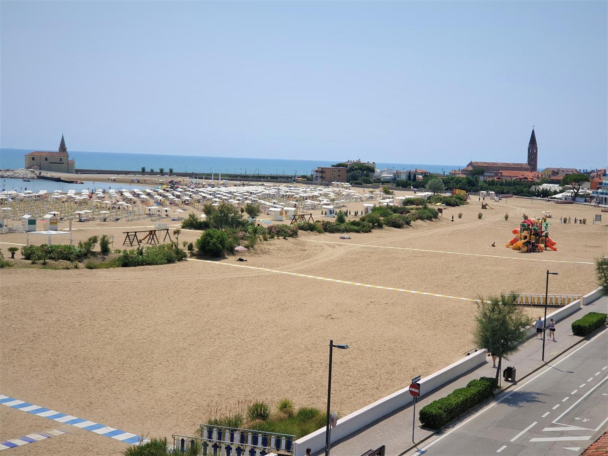 Hotel Delfino Caorle Bagian luar foto