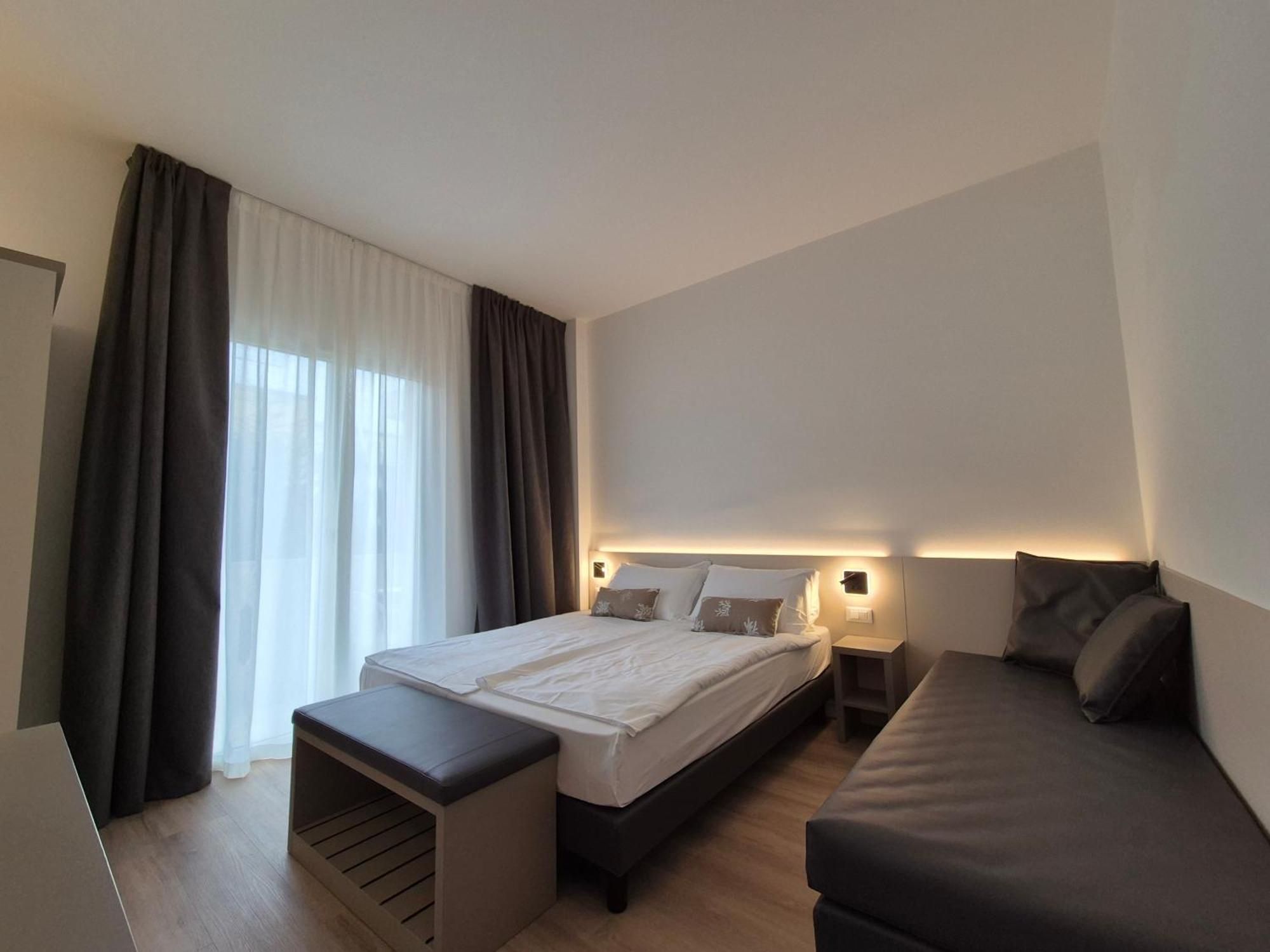 Hotel Delfino Caorle Bagian luar foto