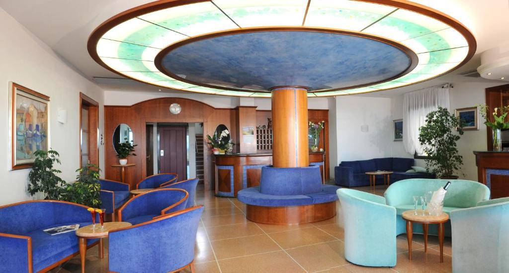 Hotel Delfino Caorle Bagian luar foto