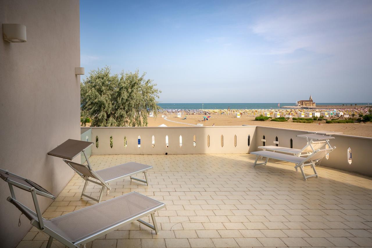 Hotel Delfino Caorle Bagian luar foto