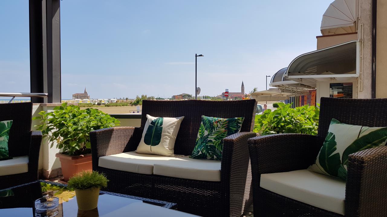 Hotel Delfino Caorle Bagian luar foto