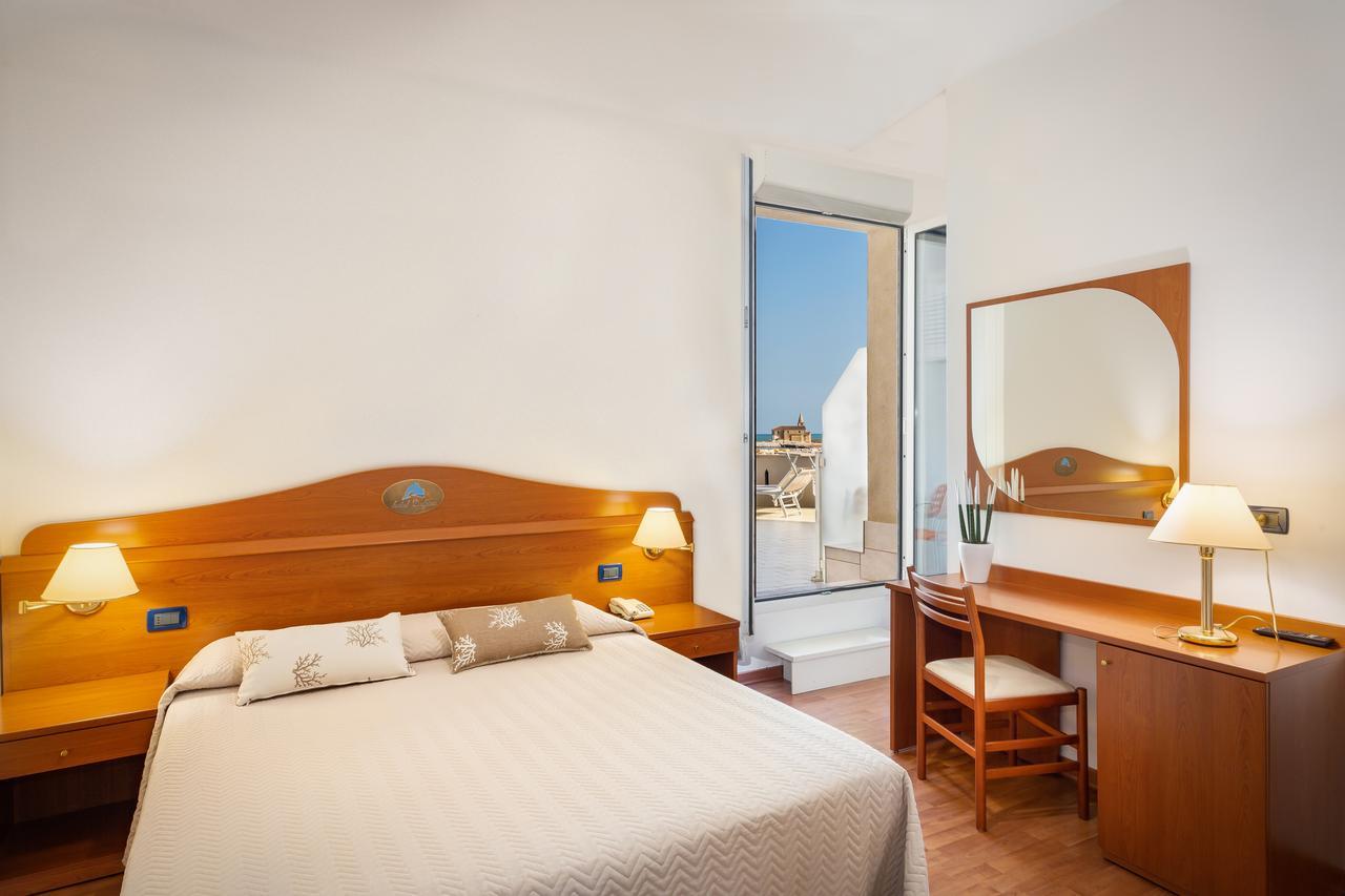 Hotel Delfino Caorle Bagian luar foto